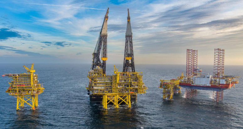 ¡Felicitaciones a Heerema Marine Contractors por romper el récord de elevación con el módulo Tyra TEG de 17,000 toneladas métricas de TotalEnergies!