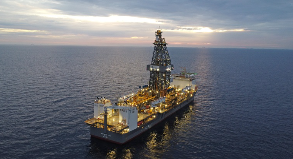 Breaking New Ground: Deepwater Titan Drillship Takes Offshore Exploration to New Depths! 🌊